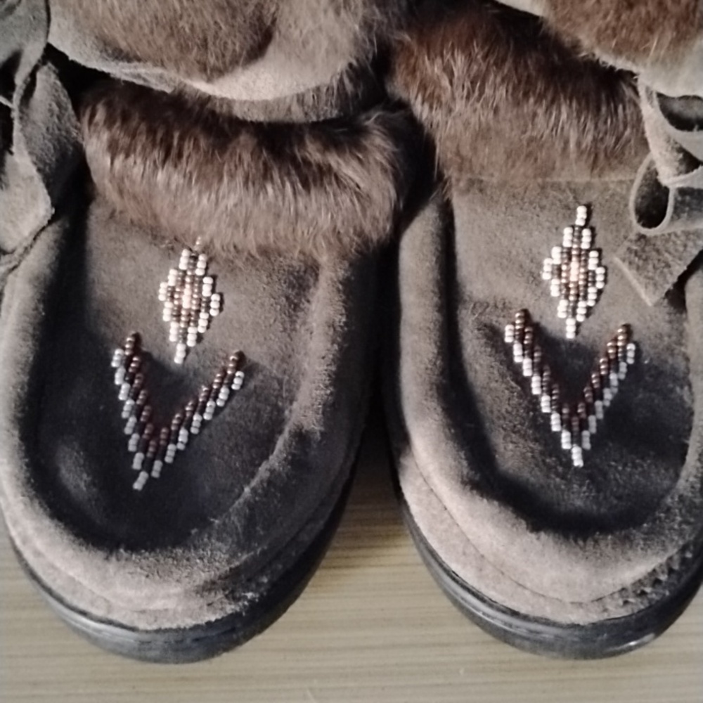 New Manitobah Mukluks Moss Green Suede And Fur Beaded Boots 37 - Picture 4 of 5